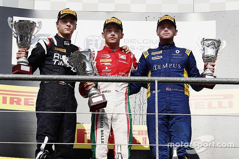Podio: ganador Charles Leclerc, PREMA Racing, segundo Artem Markelov, RUSSIAN TIME, tercero Oliver R