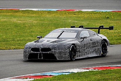BMW показала свою машину для WEC на трассе