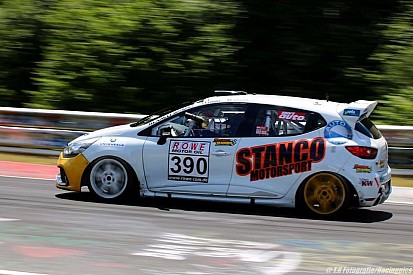 VLN 4: Nur ein Klassensieg für die schnellen Schweizer
