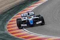 Isaakyan gana tras un toque entre Palou y Fittipaldi en N&uuml;rburgring