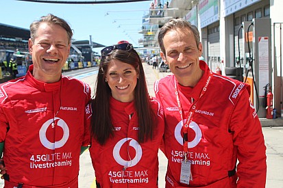 24 h Nürburgring: TV-Livestream avec la pilote de course Cyndie Allemann