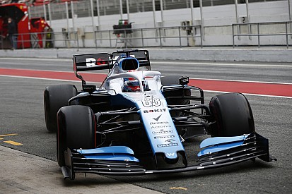 Williams: Car delay is "embarrassing"