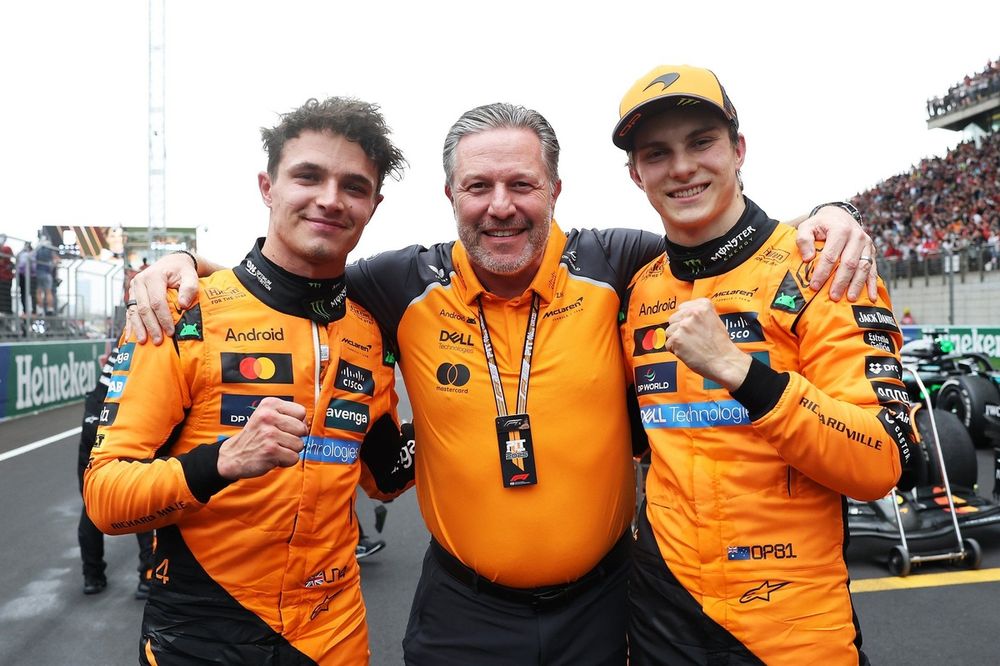 Lando Norris, McLaren, Oscar Piastri, McLaren, Zak Brown, McLaren
