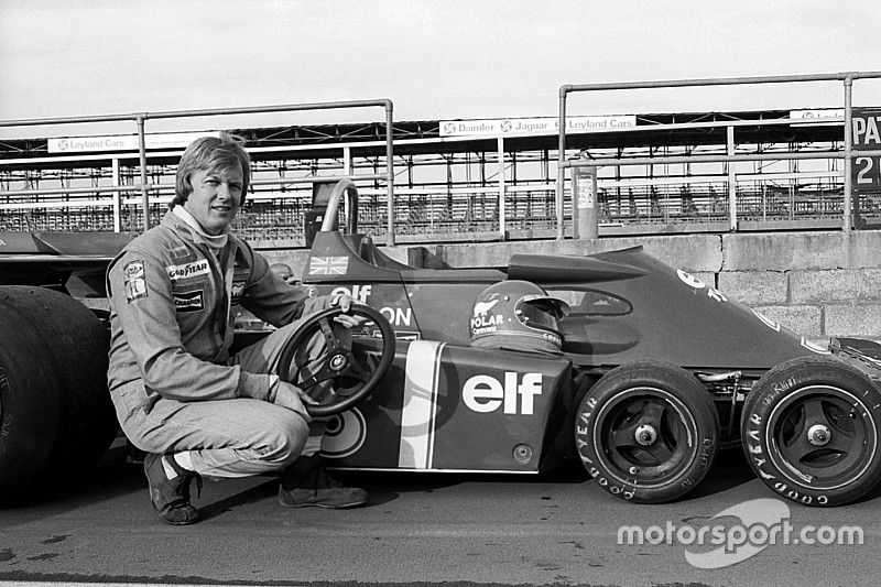 Ronnie Peterson con el Tyrrell P34 de seis ruedas