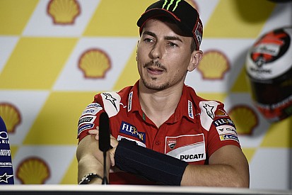 Lorenzo, operado con éxito del pie derecho
