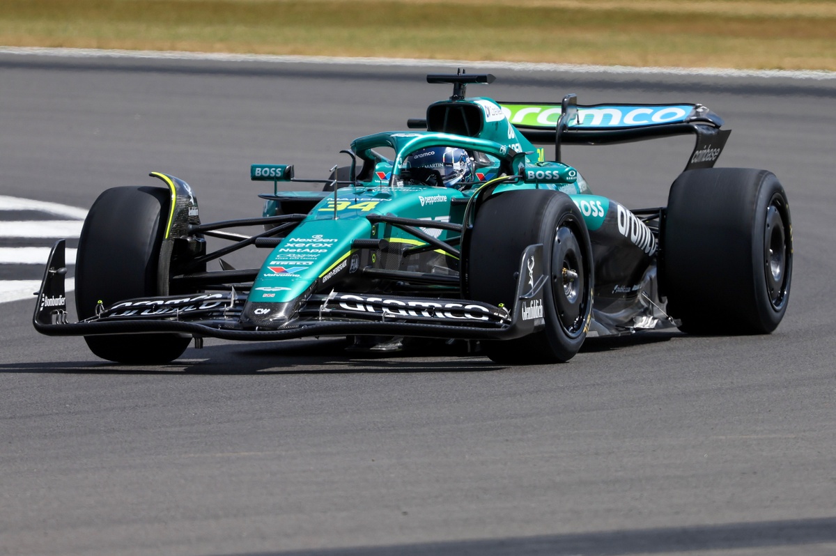 F1: Bortoleto e Drugovich dividem pista de Silverstone em teste de pneus da Pirelli