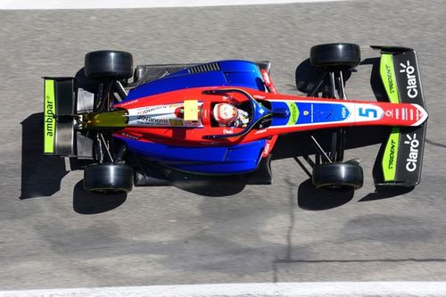 F3: C&acirc;mara sofre com estrat&eacute;gia e termina em 22&ordm; em prova encerrada pela chuva em Silverstone; Boya vence
