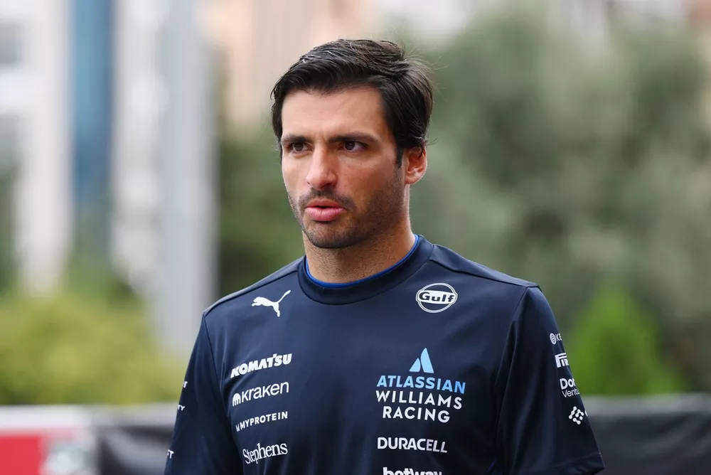 Carlos Sainz calls for full-time F1 stewards after