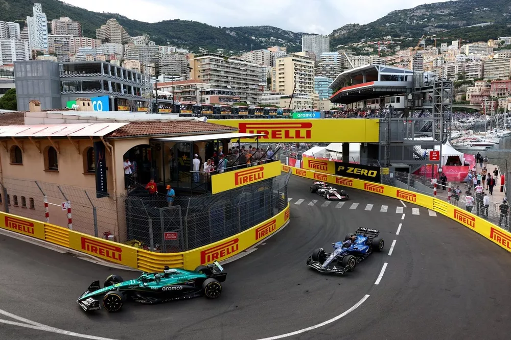 Lance Stroll, Aston Martin Racing, Esteban Ocon, Haas F1 Team