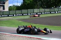 Checo Pérez se libra de la sanción en el incidente con Leclerc en Imola