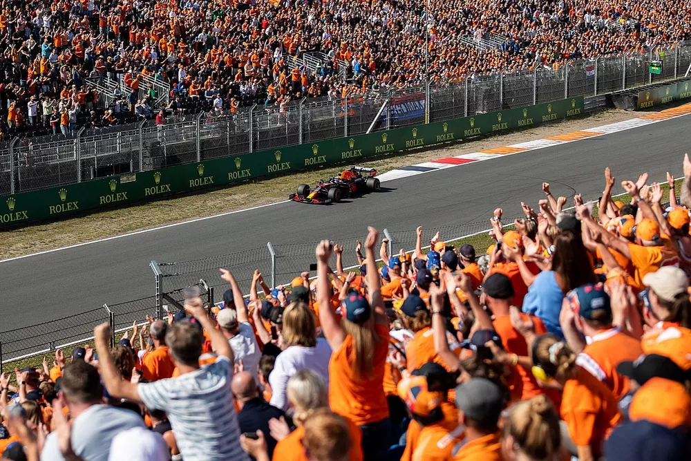 Max Verstappen, Red Bull Racing RB16B 