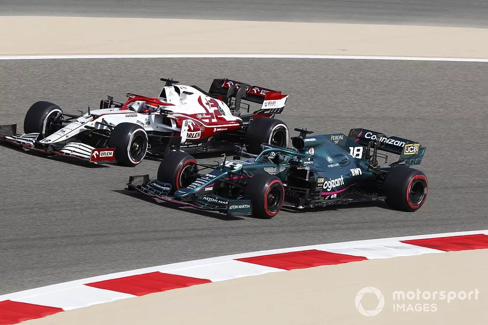 Lance Stroll, Aston Martin AMR21, side by side with Kimi Raikkonen, Alfa Romeo Racing C41