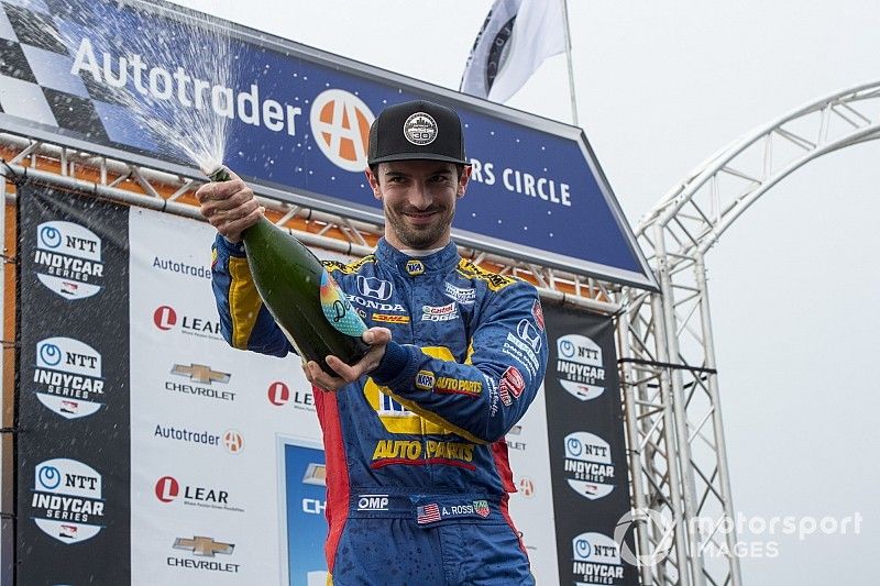 Second place finisher Alexander Rossi, Andretti Autosport Honda sprays champagne on celebrating fans