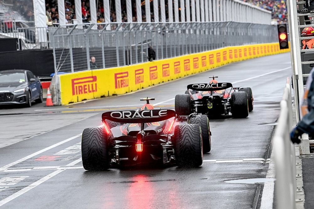 Max Verstappen, Red Bull Racing RB19, Sergio Perez, Red Bull Racing RB19, poza pit lane