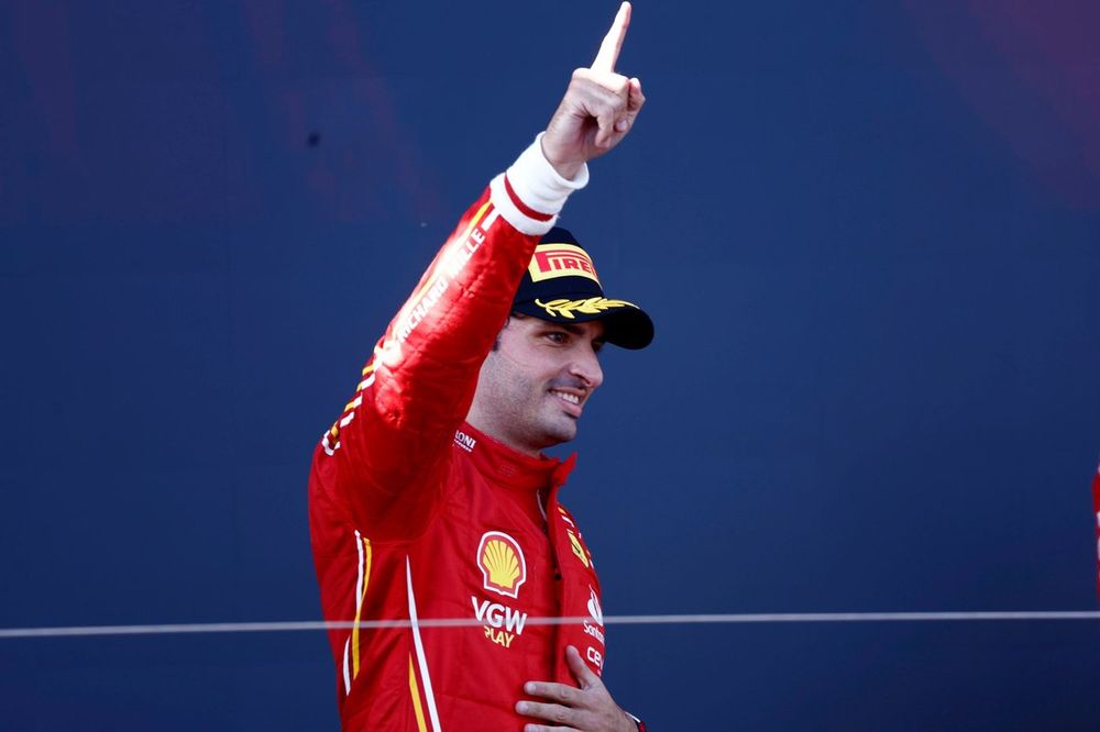 Podio: ganador Carlos Sainz, Scuderia Ferrari