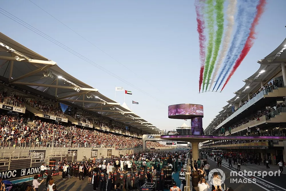 An Etihad Boeing 787 Dreamliner in formation with Al Fursan, the United Arab Emirates Air Force and Defence display team, over the grid prior to the start