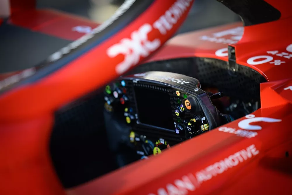 Le volant de la Ferrari SF-24