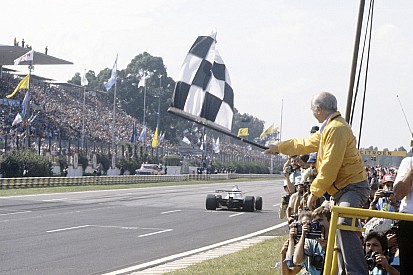 Los históricos errores al ondear la bandera a cuadros