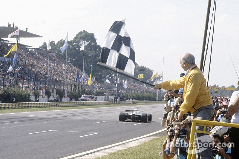 C'était un 15 janvier : Fangio abaisse le drapeau trop tôt