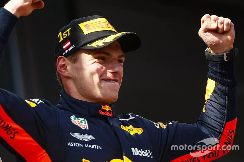 Max Verstappen, Red Bull Racing, vainqueur, sur le podium