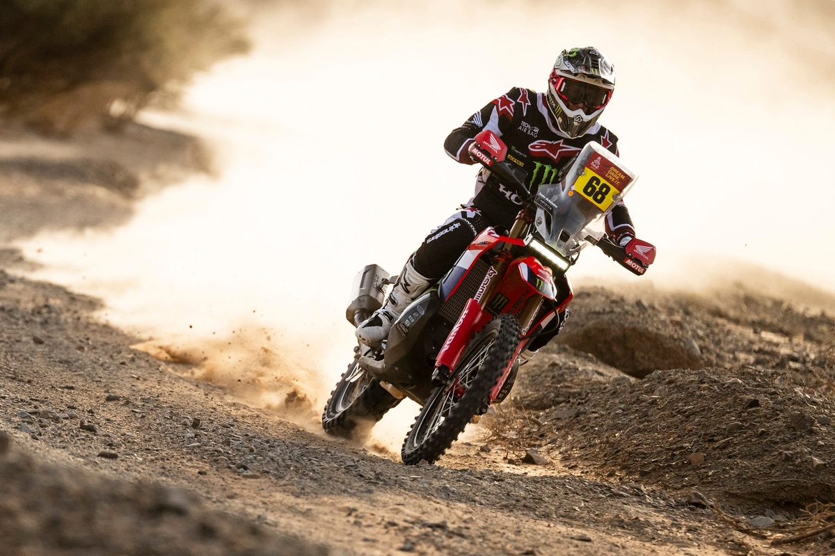 Sanders liderem, problemy Dąbrowskiego