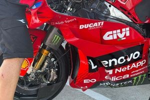 Ducati y su nuevo carenado en Valencia: una GP25 más extrema que combate el calor