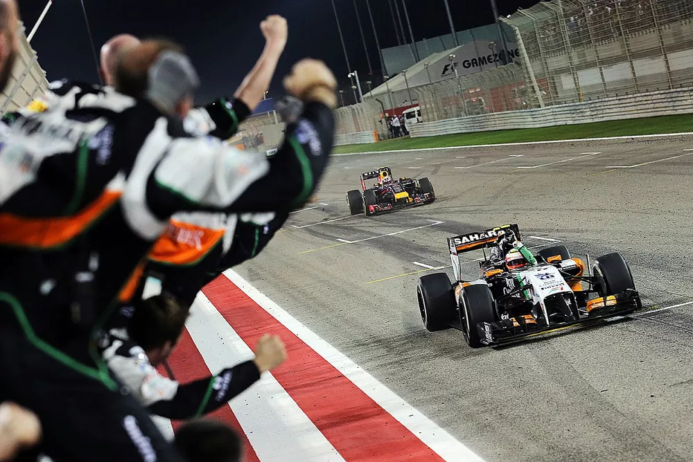 Tercer lugar de Sergio P&eacute;rez, Sahara Force India F1 VJM07 celebra como le pasa a su equipo