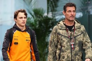 Ralf Schumacher carga contra Mark Webber: "No está ayudando a Piastri"