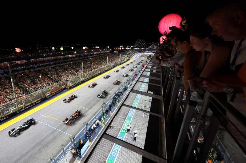 Lewis Hamilton, Mercedes F1 W14, Max Verstappen, Red Bull Racing RB19, Fernando Alonso, Aston Martin AMR23