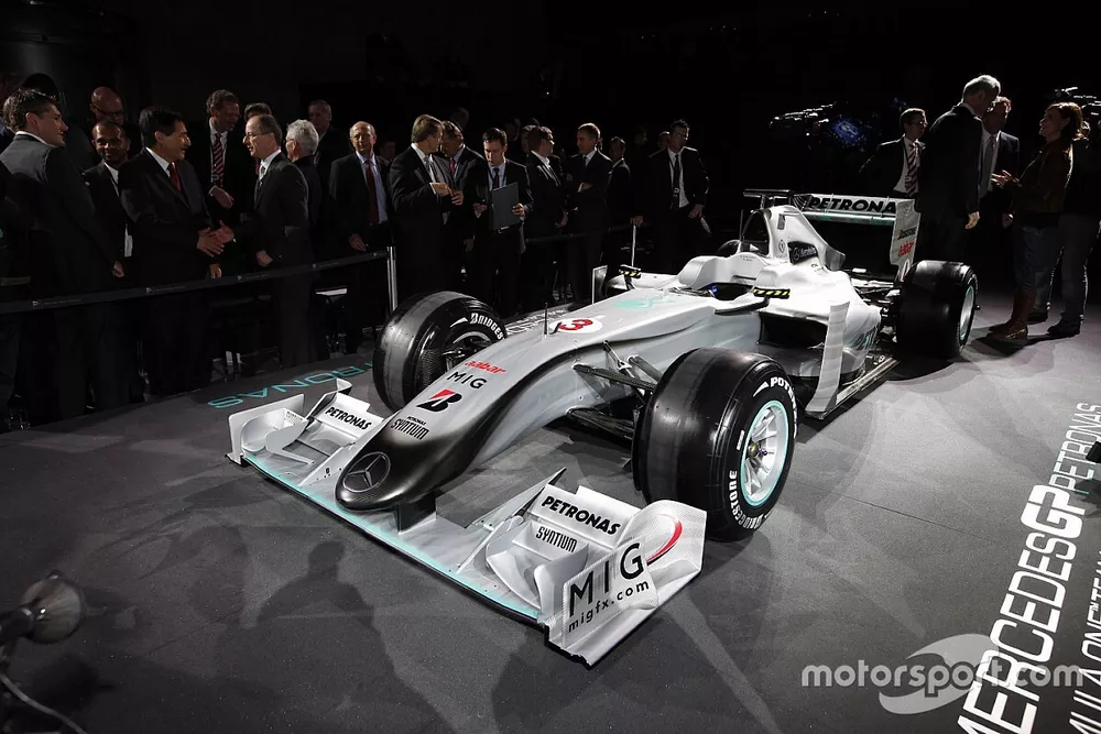 2009 Brawn GP met 2010 livery