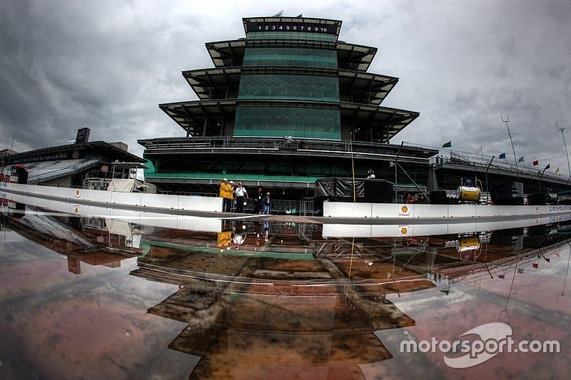 Rain ambiance on the Indianapolis Motor Speedway pitlane