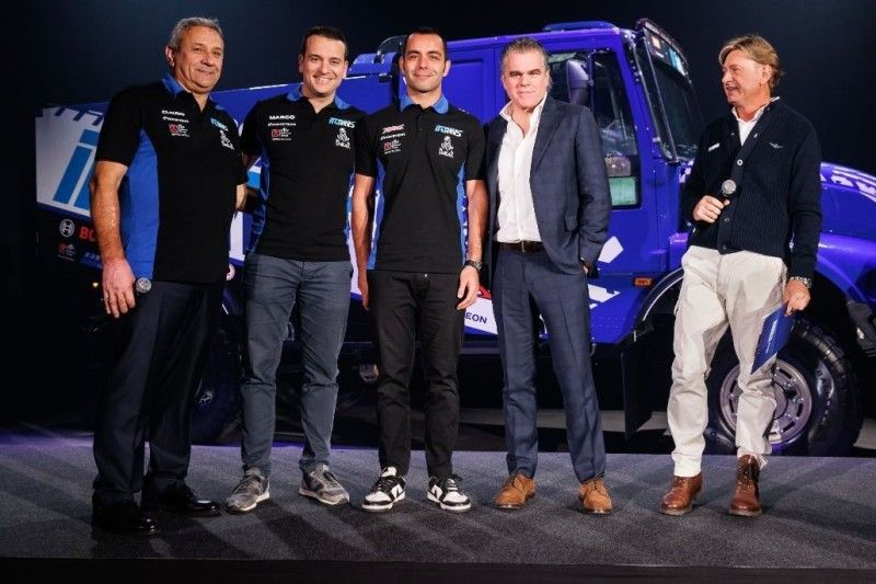 Danilo Petrucci y su equipo para el Dakar