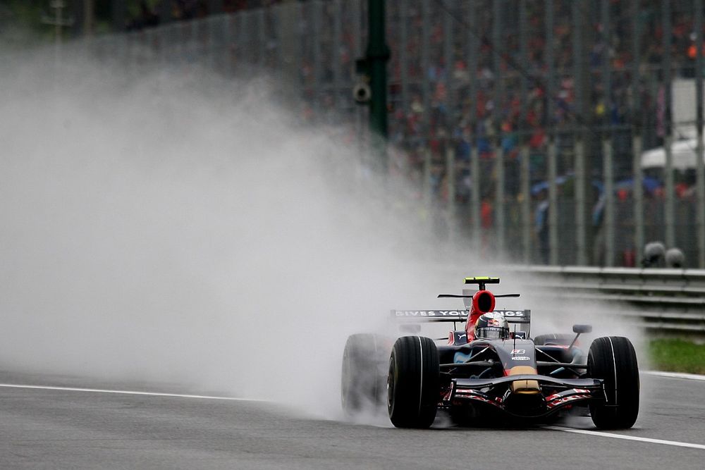 Inico: Sebastian Vettel, Scuderia Toro Rosso l&iacute;der