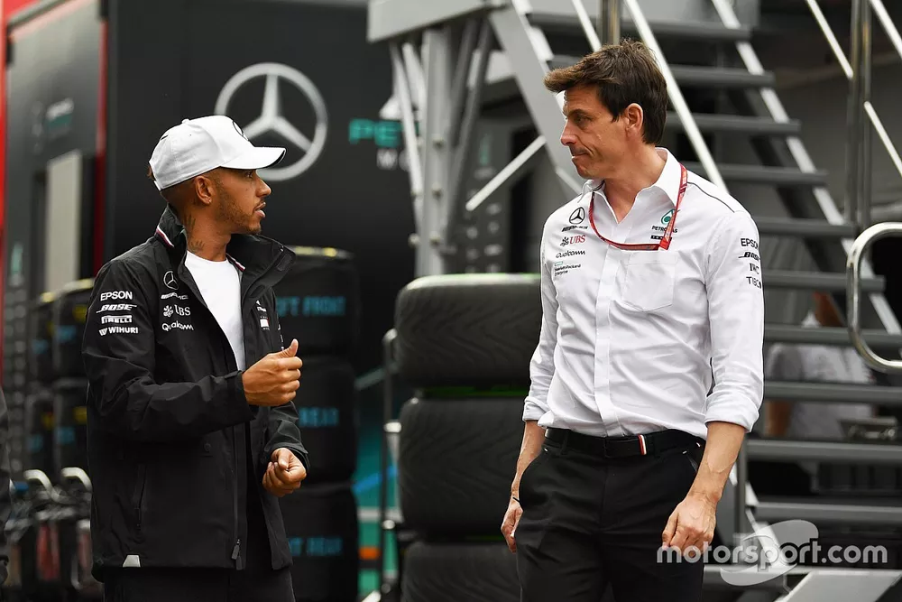 Lewis Hamilton, Mercedes-AMG F1 et Toto Wolff, directeur ex&eacute;cutif de Mercedes AMG F1