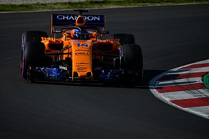 McLaren: Alonso 2018'de farklı bir sürücü olacak
