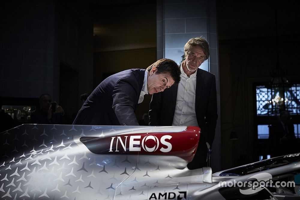 Toto Wolff, Mercedes AMG F1 Director de Motorsport, Sir Jim Ratcliffe, presidente de Ineos