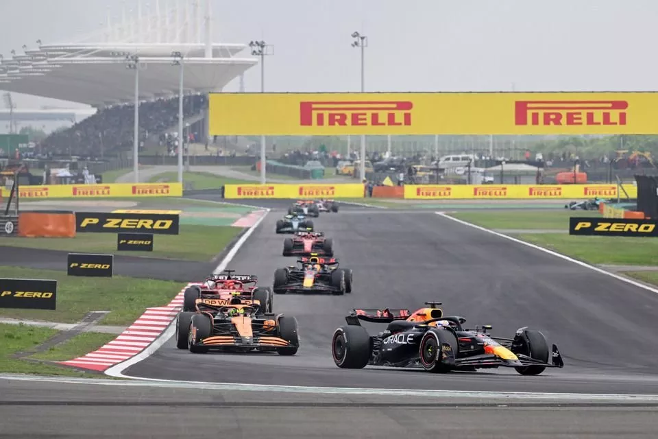 Max Verstappen, Red Bull Racing RB20, Lando Norris, McLaren MCL38, Charles Leclerc, Ferrari SF-24, the rest of the field