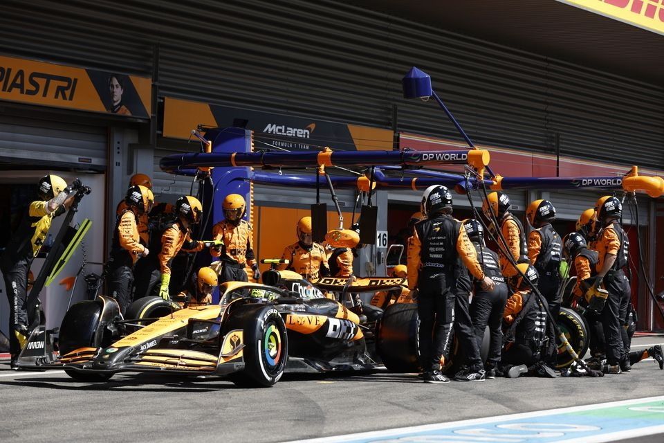 Lando Norris, McLaren MCL38, leaves his pit box after a stop