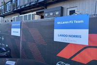 Norris y el mensaje "2-1 &iexcl;Viva Espa&ntilde;a!" de Sainz en el aparcamiento