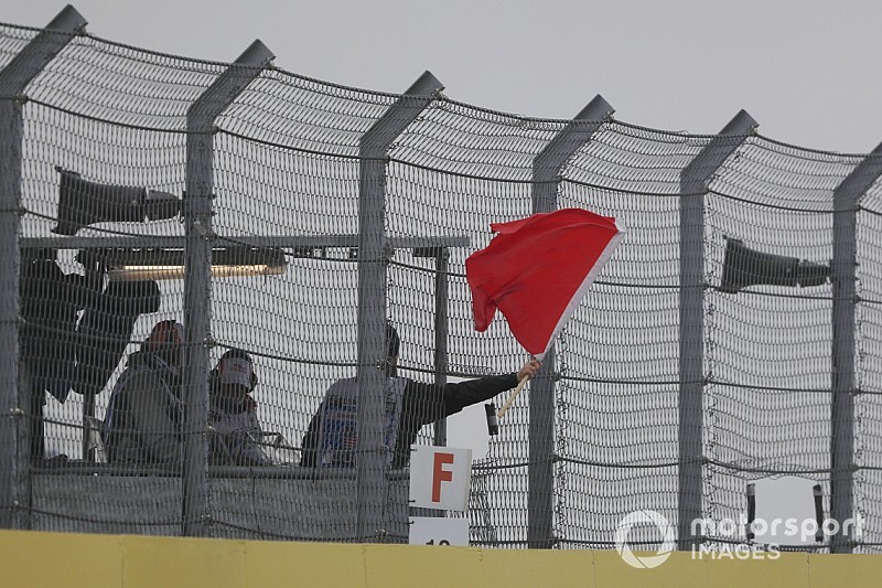 Vettel dice que las normas de bandera roja son