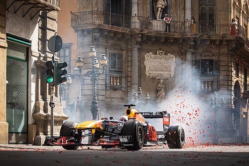 VIDEO: el espectáculo del Red Bull RB7 en las calles de Palermo