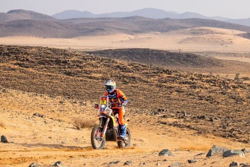 Luciano Benavides vuelve a ganar y Sanders se consolida tras una caída de Schareina