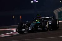 Hamilton lamenta la mala suerte en su despedida de Mercedes