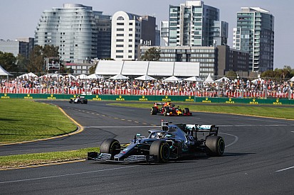 Mercedes, Hamilton'ın aracında taban hasarı buldu!