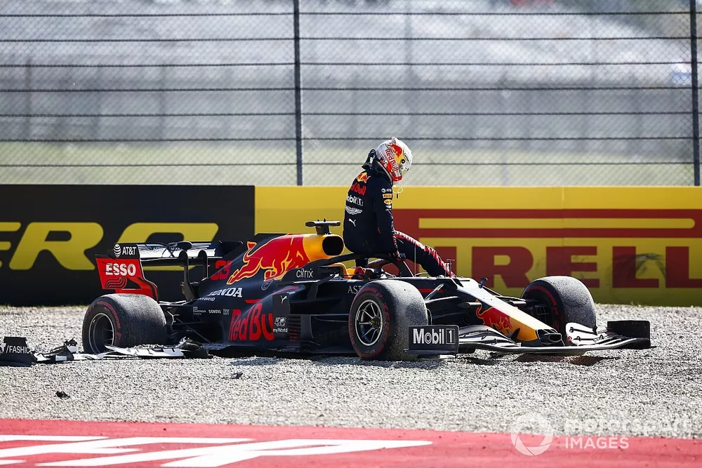 Choque de Max Verstappen, Red Bull Racing RB16 se retira de la carrera  