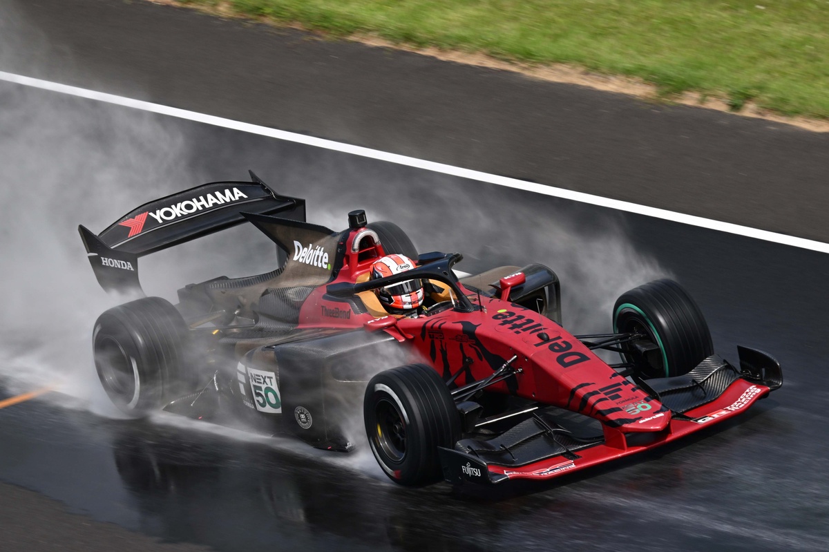 レア B2大 ポスター　F 1　2009 フォーミュラー1 レア B2大 ポスター F 1 2009 フォーミュラー1 - メルカリ