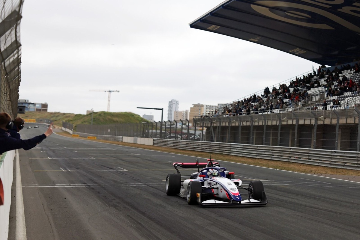 Aussies rule after GB3's Dutch duels at Zandvoort