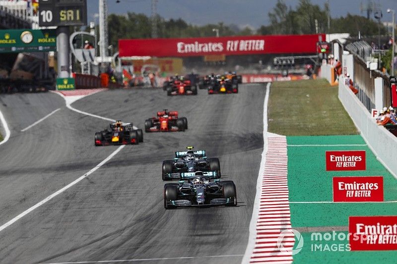 Lewis Hamilton, Mercedes AMG F1 W10, Valtteri Bottas, Mercedes AMG W10, Max Verstappen, Red Bull Racing RB15, Sebastian Vettel, Ferrari SF90, al inicio
