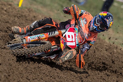 Prado vence a la épica el MXGP de Suiza y aguanta el liderato