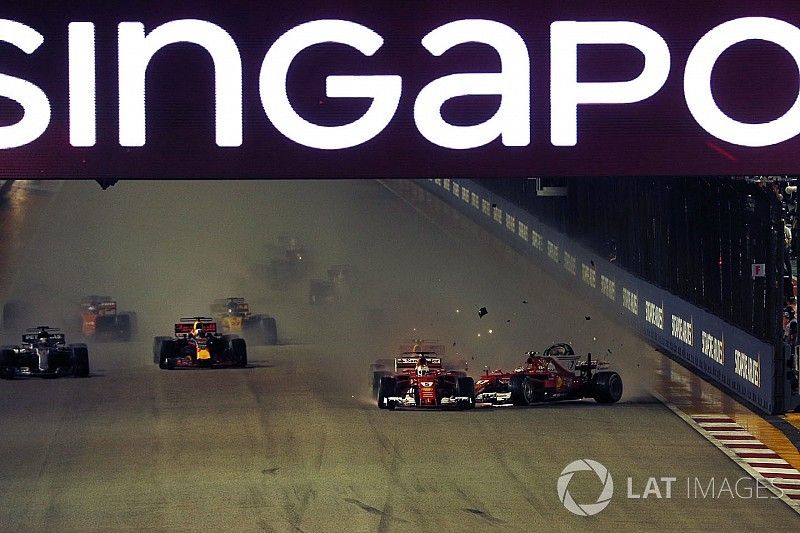 Choque de Sebastian Vettel, Ferrari SF70H,  Kimi Raikkonen, Ferrari SF70H y Max Verstappen, Red Bull Racing RB13 en la arrancada